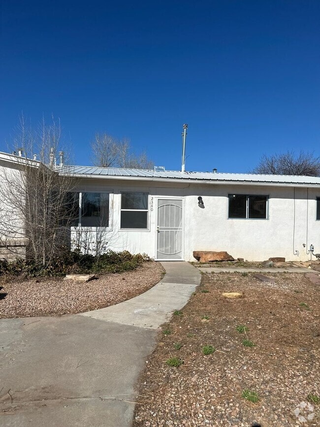 Building Photo - 2340 Avenida de las Campanas