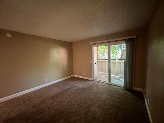 Foto del edificio - 2 Bedroom 1 Bathroom South Reno Condo