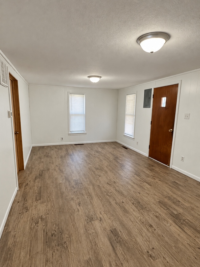 Building Photo - 721 W Della St