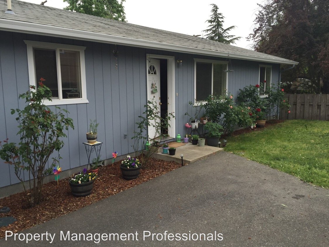 Primary Photo - 3 br, 2 bath House - 1099 SW G Street