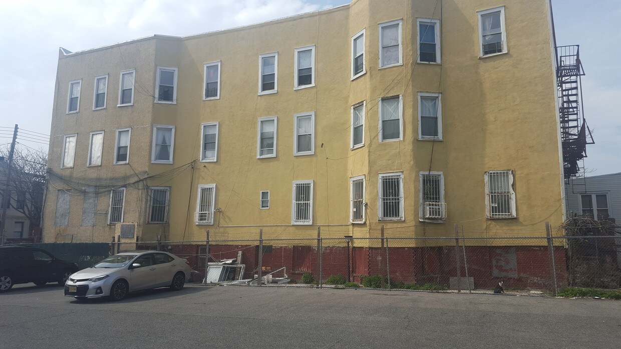 Primary Photo - 2845-2847 W 19th St