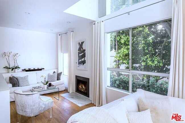 Foto del edificio - 514 S Barrington Ave