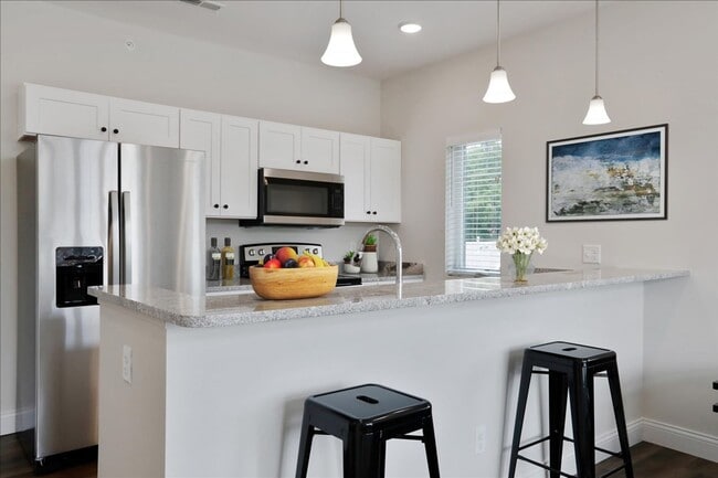 Building Photo - 302 W Clark St