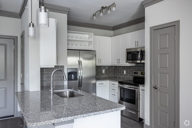 1BR, 1BA - 661 SF - Cyan Southcreek