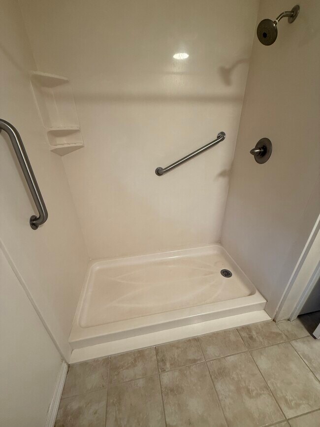 Foto del edificio - 216 Clower Ave