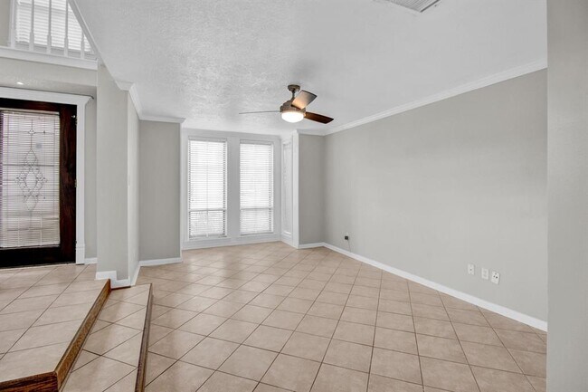 Foto del edificio - 2822 Skypark Dr