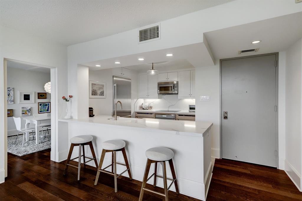 5001 Woodway Dr Unit 606, Houston, TX 77056 Condo for Rent in Houston, TX