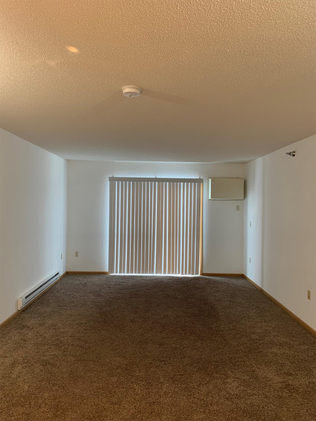 Building Photo - 960 WI-16