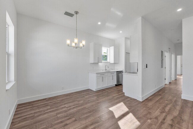 Foto del edificio - 1579 W 16th St