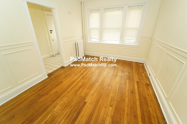 Building Photo - 244 Kelton St