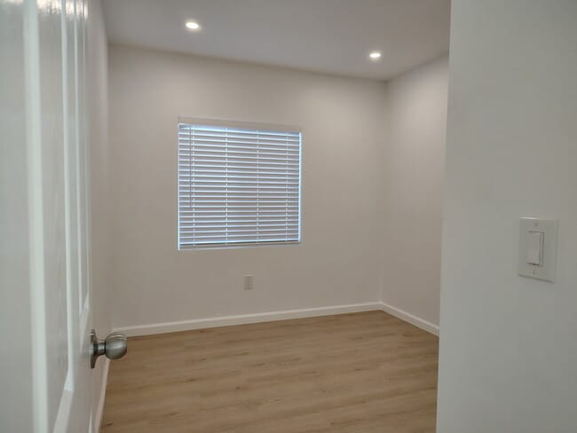 Building Photo - 1487 Hilltop Dr