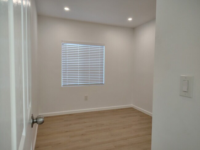 Foto del edificio - 1487 Hilltop Dr