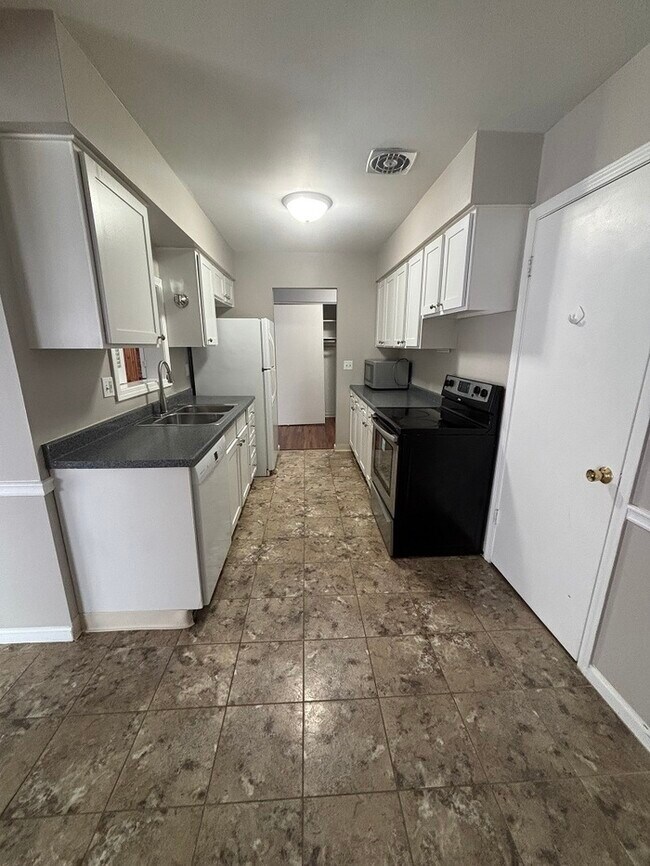 Foto del edificio - Beautifully maintained 3BR, 2BA Condominium
