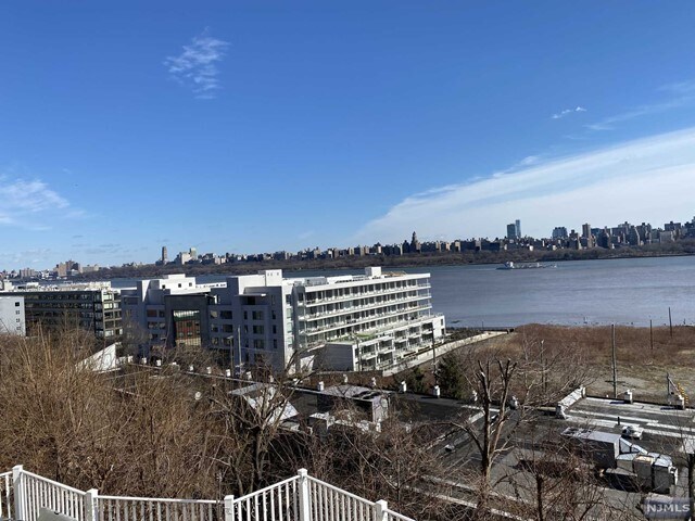 Foto del edificio - 38 Bergen Ridge Rd