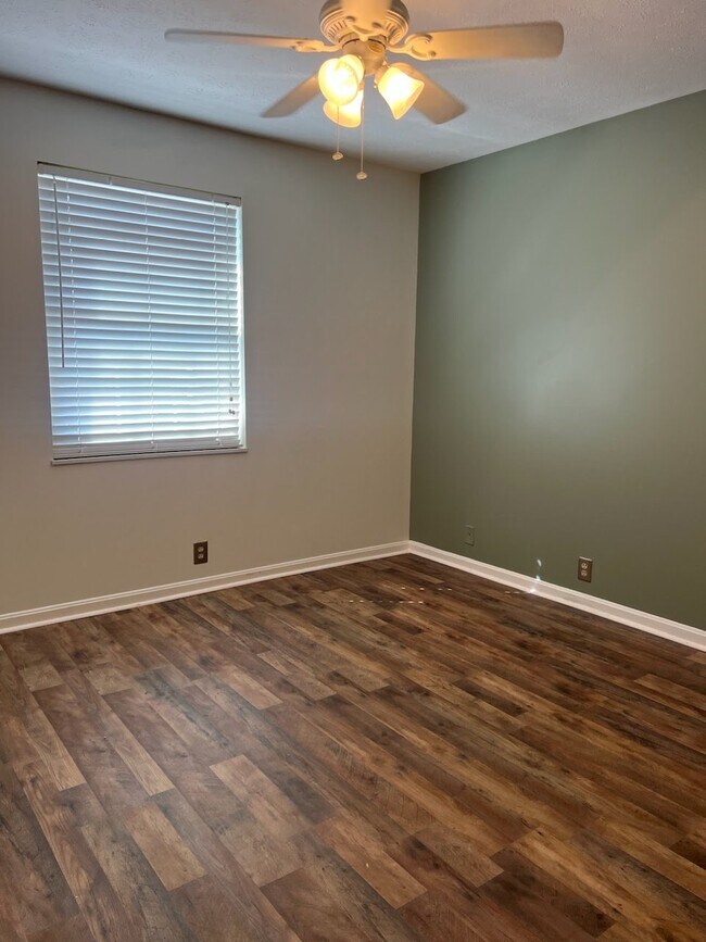 Foto del edificio - 9345 Taylorsville Rd