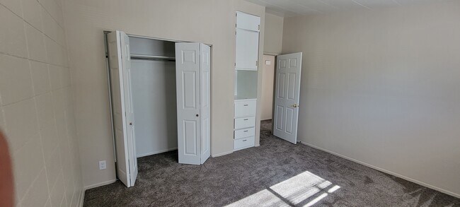Foto del edificio - 1350 E Bridger St