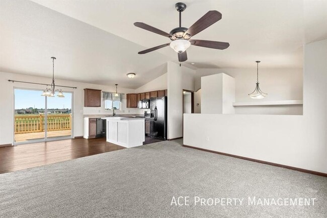 Building Photo - 761 Radial Ln