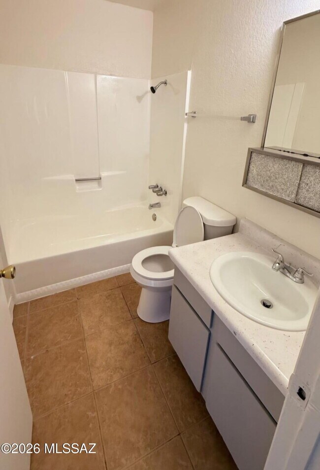 Foto del edificio - 3313 E Blacklidge Dr