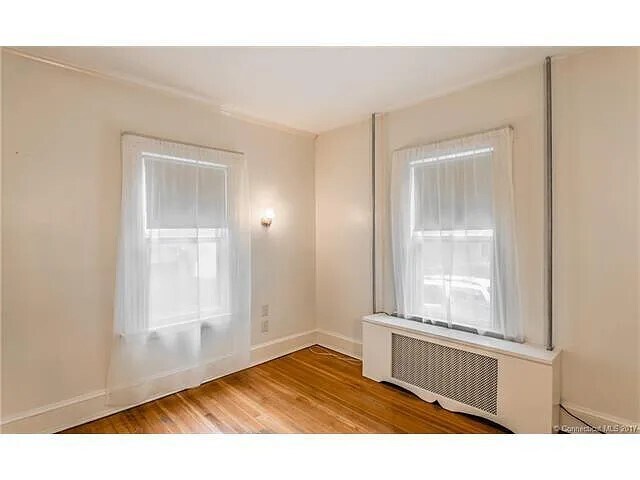 Foto del edificio - 103 Quaker Ln S