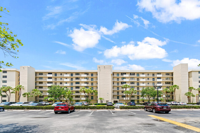 Foto del edificio - 2400 DC Country Club Boulevard