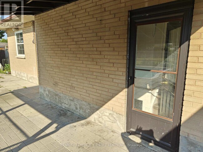 Building Photo - 504 Bader Ave