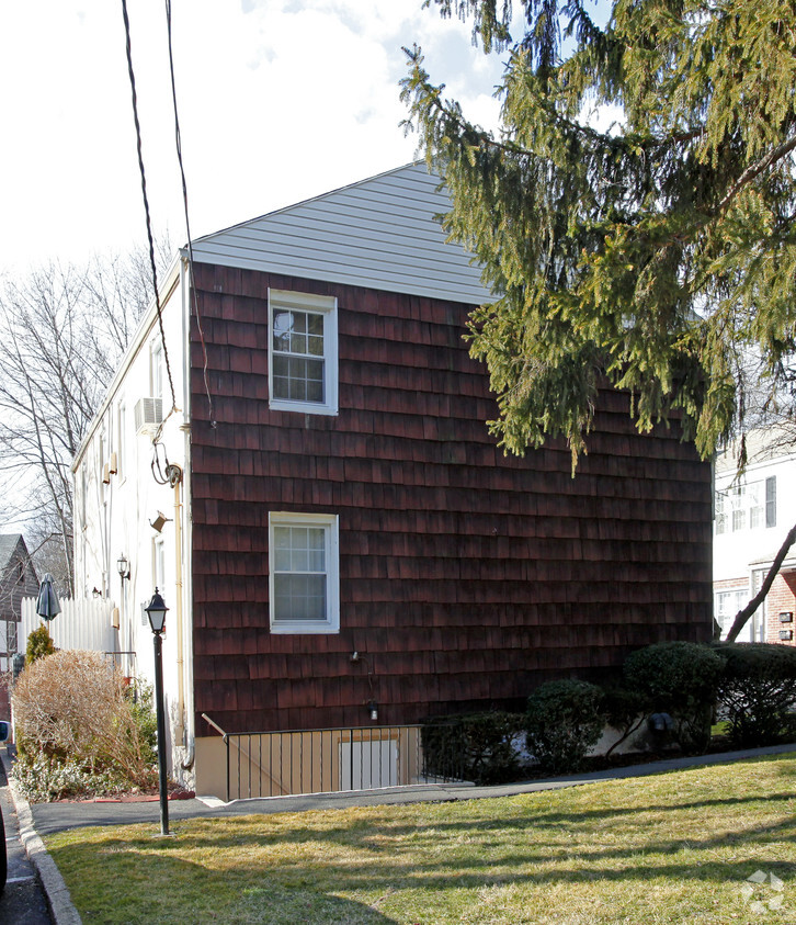 Building Photo - Bronxville Gardens