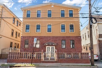 Building Photo - 116 Paine Ave