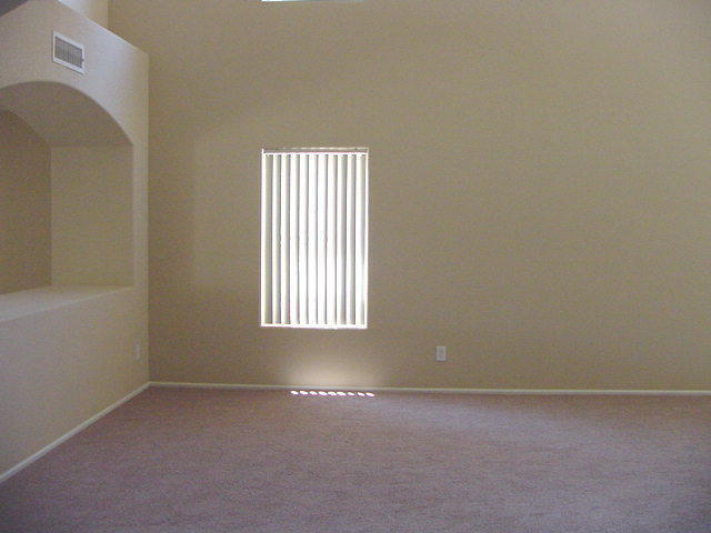 Foto del edificio - 2 STORY HOME IN CRYSTAL GARDENS!