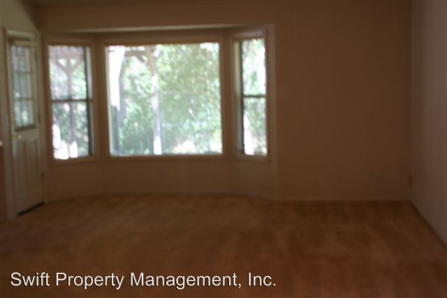 Foto del edificio - 1295 Edgewood Dr