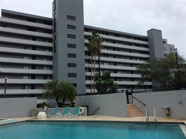 Foto del edificio - 201 W Laurel St