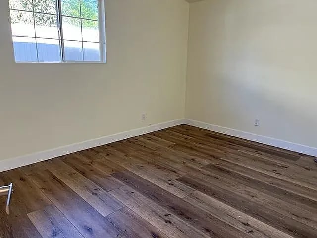 Foto del edificio - 7219 Balcom Ave