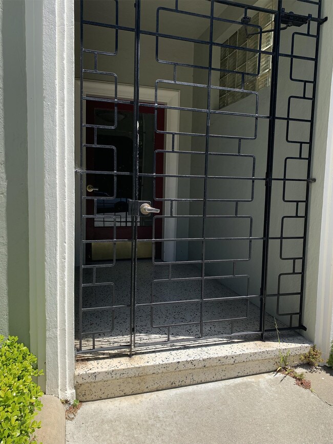 Foto del edificio - 135 Buena Vista Ave E