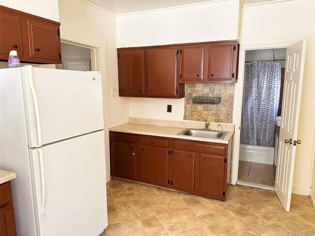 Foto del edificio - 183 Gleneida Ridge Rd