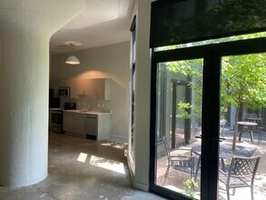 Building Photo - 40 Hague St