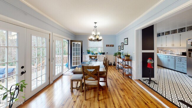 Building Photo - 27 Par Dr