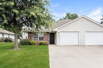 Building Photo - 514 NW Woodbury Dr