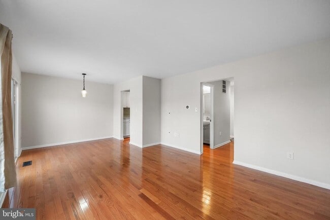 Foto del edificio - 2921 Lexington Ct