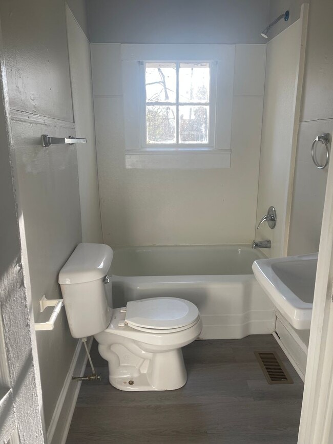 Building Photo - 108 Brainerd Ave