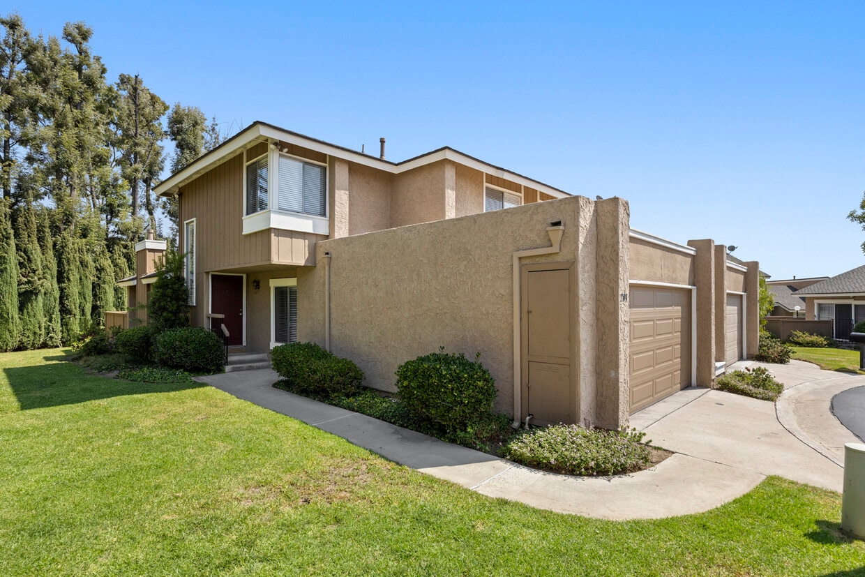 201 Appalachian Cir, Placentia, CA 92870 Townhome Rentals in Placentia CA