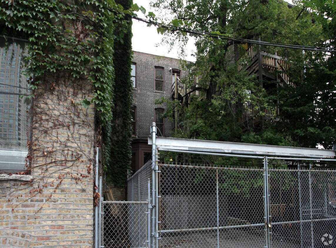 Foto del edificio - 743 N Dearborn St