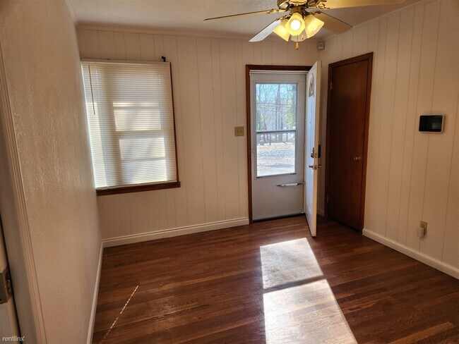 Building Photo - 2 br, 1 bath House - 389 Collins Road Home