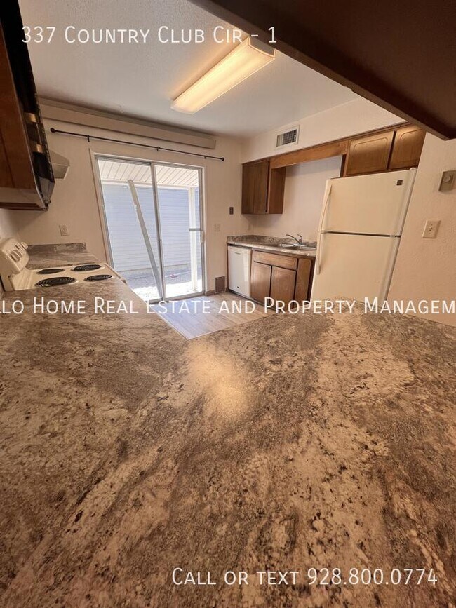 Foto del edificio - 337 Country Club Cir