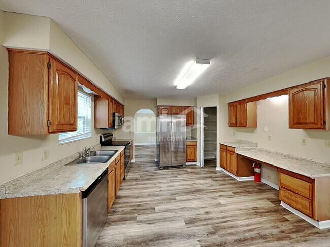 Building Photo - 70 Simsbury Ct