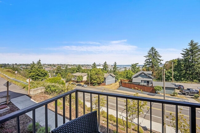 Building Photo - 624 E 32nd St