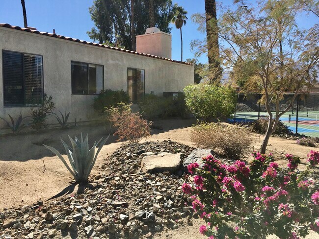 Foto del edificio - 74155 Santa Rosa Cir