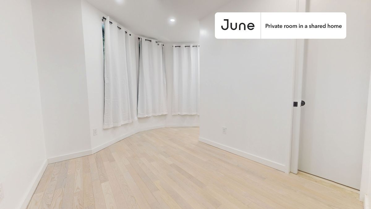 Foto principal - Room in Shared 4 bed/2 bath home