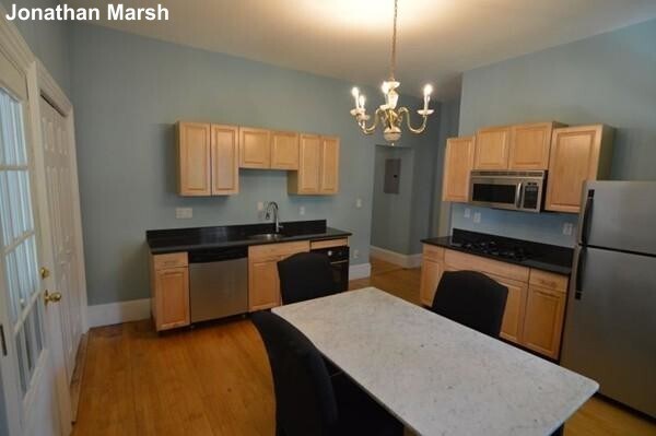 Primary Photo - 35 Van Winkle St