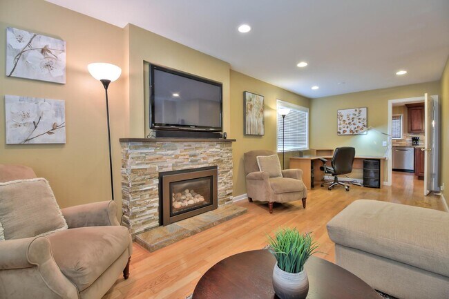 Building Photo - 1090 Gruwell Pl