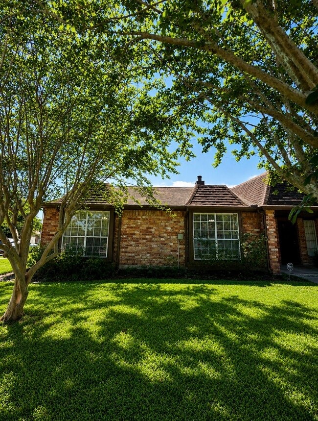 Building Photo - 9503 Homeland Dr