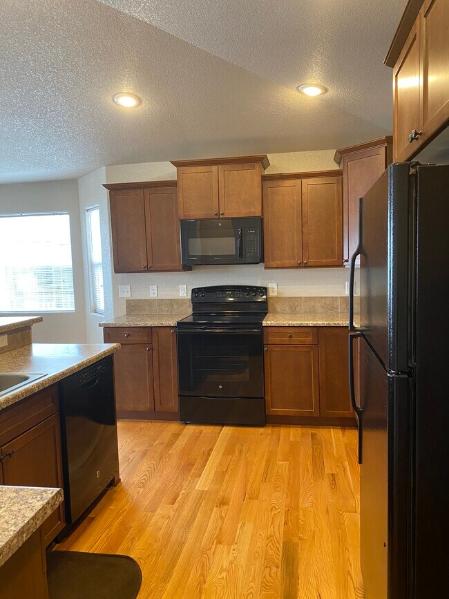 Building Photo - 3610 Woodhaven Dr